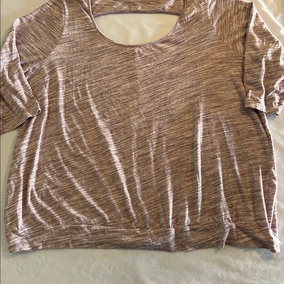 26/28 Lane Bryant Lilac Lightweight Long Sleeve Sweatshirt Back Accent Plus Size - Picture 7 of 7